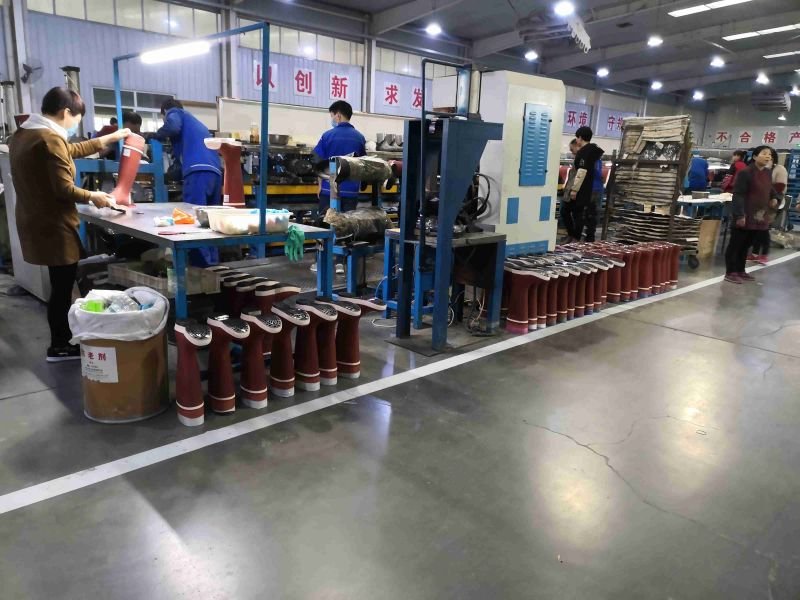 Guide to High-Quality Rubber Boot Manufacturing: From Factory Floor to Your Feet
